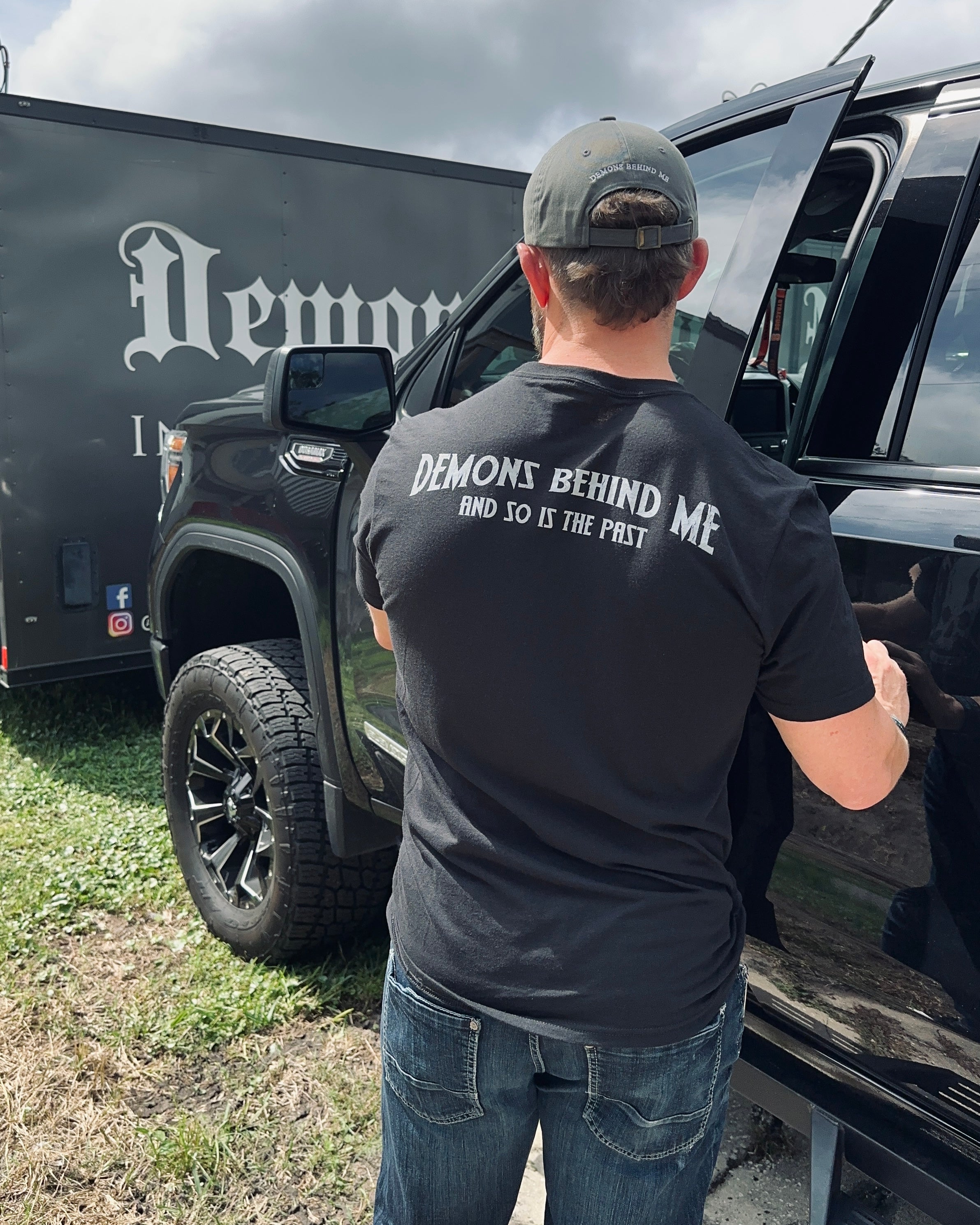 Closeout- Men's Electric Head T-Shirt