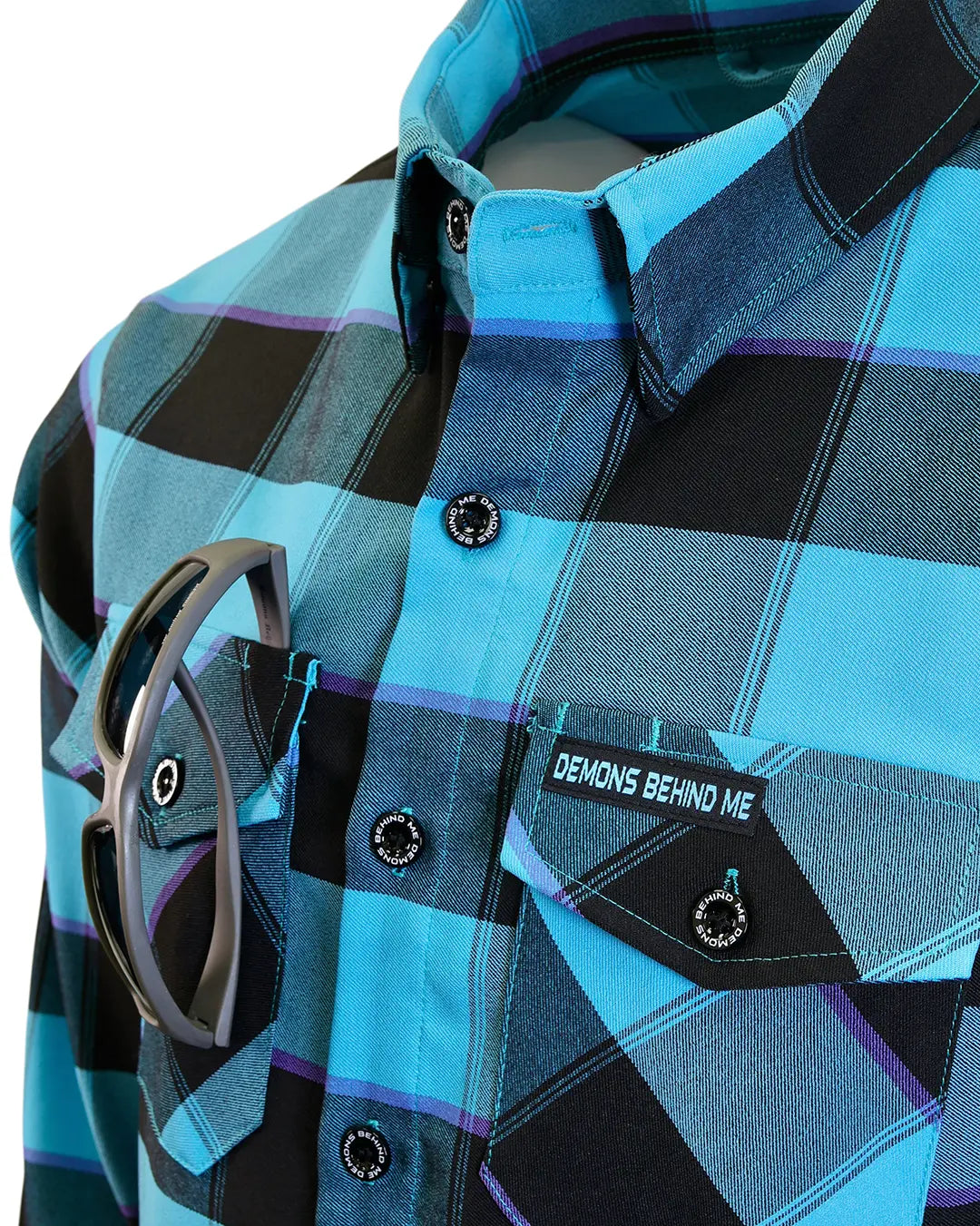 Close-up of “Survivor 2.0” stretch flannel chest pockets, pen holder and DBM buttons